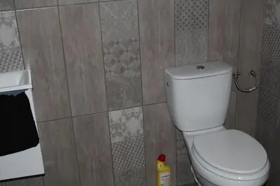 Salle de bains dans l'établissement Au Relais Du Canal à Grand Gabarit