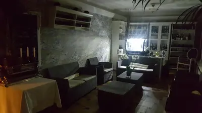 Coin salon dans l'établissement LOGIS - Hôtel & Restaurant Le Gonfalon