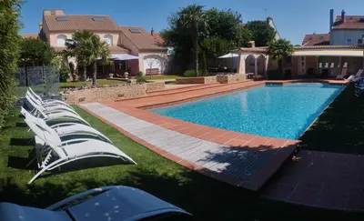Piscine de l'établissement Le Mas Champenois ou située à proximité