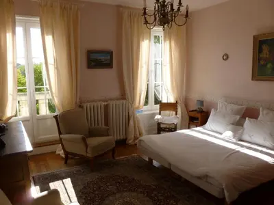 Un ou plusieurs lits dans un hébergement de l'établissement La chambre au Château