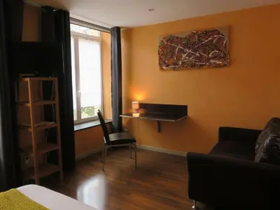 Coin salon dans l'établissement Chambres du Petit Bois