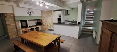 Cuisine ou kitchenette dans l'établissement Au Coin du Feu