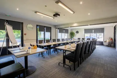 Espace de conférence ou salle de réunion dans l'établissement Kyriad Direct Laon