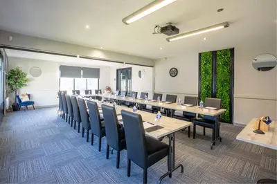 Espace de conférence ou salle de réunion dans l'établissement Kyriad Direct Laon