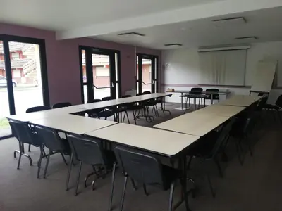 Espace de conférence ou salle de réunion dans l'établissement Kyriad Direct Soissons