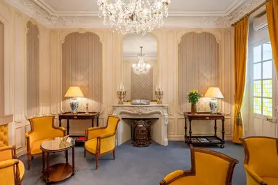 Coin salon dans l'établissement Grand Hôtel Des Templiers