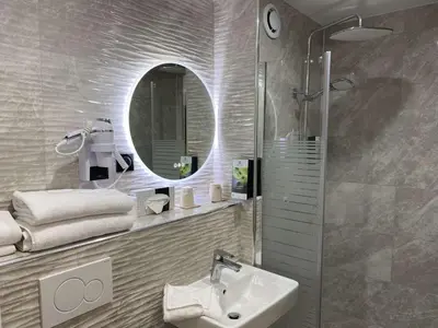Salle de bains dans l'établissement Sure Hotel by Best Western Reims Nord