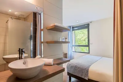 Salle de bains dans l'établissement Sure Hotel by Best Western Reims Nord