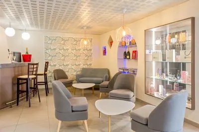 Coin salon dans l'établissement Sure Hotel by Best Western Reims Nord