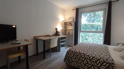 Télévision ou salle de divertissement dans l'établissement Neoresid - Résidence du Parc