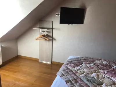 Un ou plusieurs lits dans un hébergement de l'établissement Logis Hôtel & Appartements Le Florence