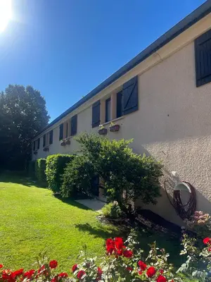 Jardin de l'établissement Hôtel Kyriad Epernay en Champagne