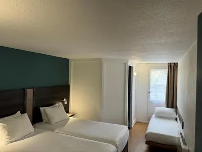 Un ou plusieurs lits dans un hébergement de l'établissement Hôtel Kyriad Epernay en Champagne