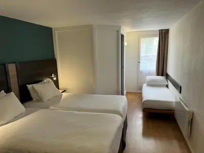 Un ou plusieurs lits dans un hébergement de l'établissement Hôtel Kyriad Epernay en Champagne