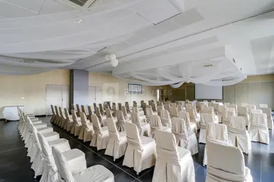 Espace de conférence ou salle de réunion dans l'établissement Hostellerie Du Mont Aimé