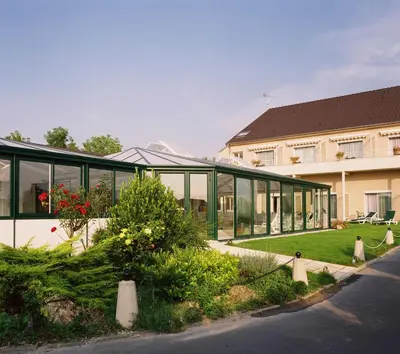 Jardin de l'établissement Hostellerie Du Mont Aimé