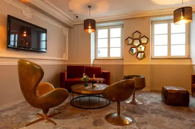 Coin salon dans l'établissement Hotel Jean Moët