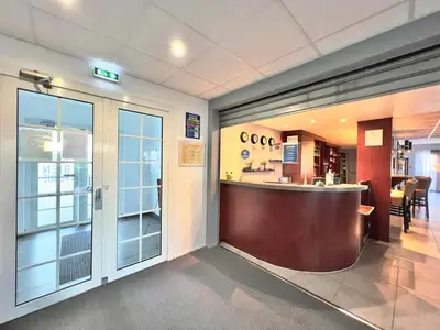 Hall ou réception de l'établissement Kyriad Direct Reims