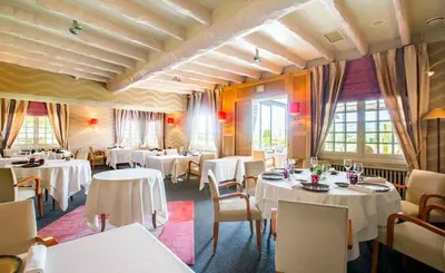 Restaurant ou autre lieu de restauration dans l'établissement Auberge Le Relais