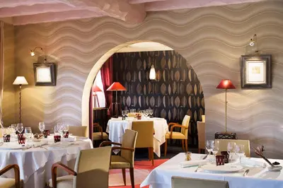 Coin salon dans l'établissement Auberge Le Relais