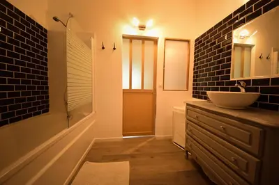 Salle de bains dans l'établissement Chambres d'Hotes Lorengrain