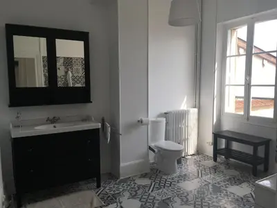 Salle de bains dans l'établissement Le Recommandé