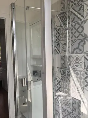 Salle de bains dans l'établissement Le Recommandé