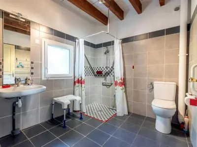 Salle de bains dans l'établissement La Grand Cour