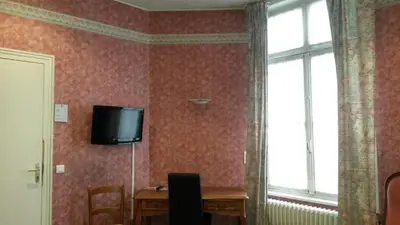Télévision ou salle de divertissement dans l'établissement Hôtel De Paris