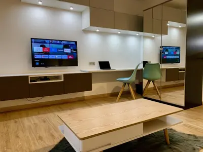 Télévision ou salle de divertissement dans l'établissement La charmeraie