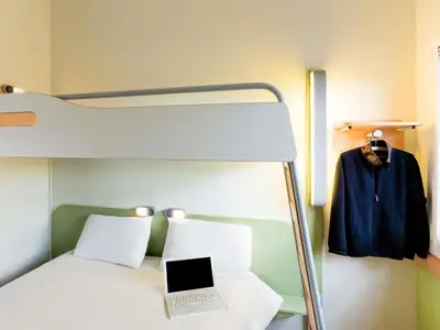 Un ou plusieurs lits dans un hébergement de l'établissement ibis budget Noyon
