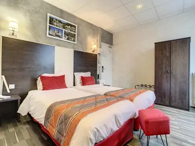 Un ou plusieurs lits dans un hébergement de l'établissement Logis Hotel Beaudon