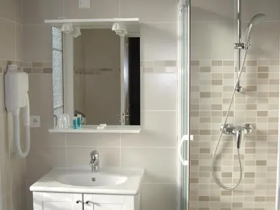 Salle de bains dans l'établissement Logis Hotel Beaudon