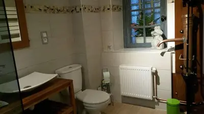 Salle de bains dans l'établissement La CRAPOUNETTE
