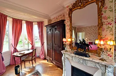 Télévision ou salle de divertissement dans l'établissement Chateau le Quesnoy