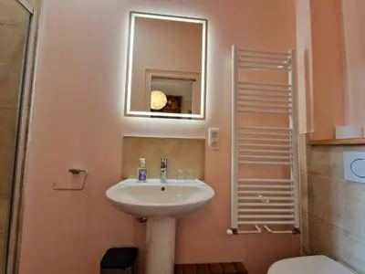Salle de bains dans l'établissement HOTEL DE L'ABBAYE DE LONGPONT