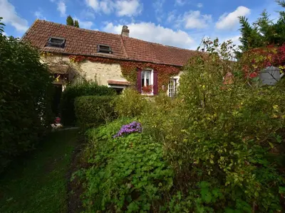 Jardin de l'établissement Charming Gîte in France for a Private Getaway