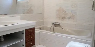 Salle de bains dans l'établissement Villa - Coulommiers - Parcs des félins - Provins