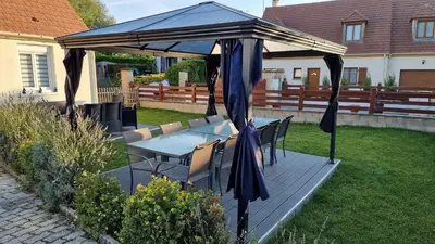 Jardin de l'établissement chez christian&astrid Next to Disneyland Paris