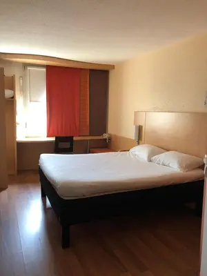 Un ou plusieurs lits dans un hébergement de l'établissement Ibis Laon - Hôtel Restaurant