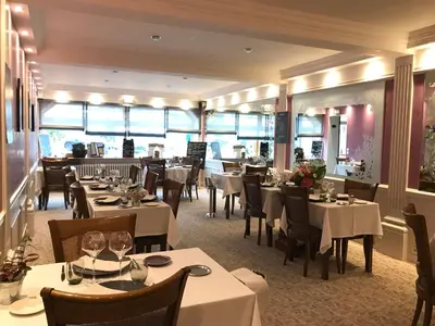 Restaurant ou autre lieu de restauration dans l'établissement Logis Hotel & Restaurant La Paix