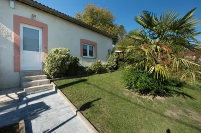 Jardin de l'établissement Gîte de vac's et d'affaires à Deville Secteur Monthermé - Ardennes
