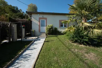 Jardin de l'établissement Gîte de vac's et d'affaires à Deville Secteur Monthermé - Ardennes