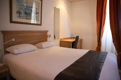 Un ou plusieurs lits dans un hébergement de l'établissement Hotel Aux Sacres Reims, Centre Historique