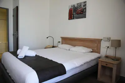 Un ou plusieurs lits dans un hébergement de l'établissement Hotel Aux Sacres Reims, Centre Historique