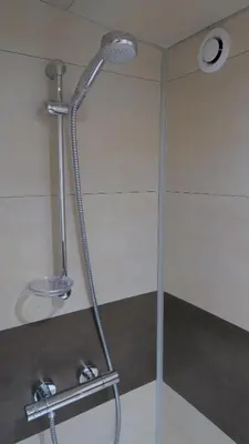 Salle de bains dans l'établissement Les Collinades de Chalons
