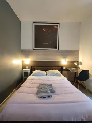 Un ou plusieurs lits dans un hébergement de l'établissement Hotel Le Bon Moine