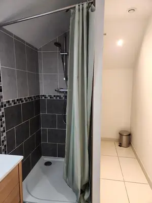Salle de bains dans l'établissement Appartement calme Le clos de Renée