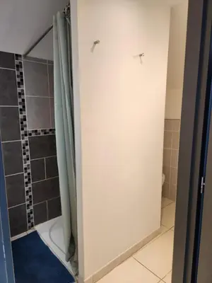 Salle de bains dans l'établissement Appartement calme Le clos de Renée