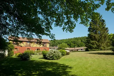 Jardin de l'établissement le four au bois